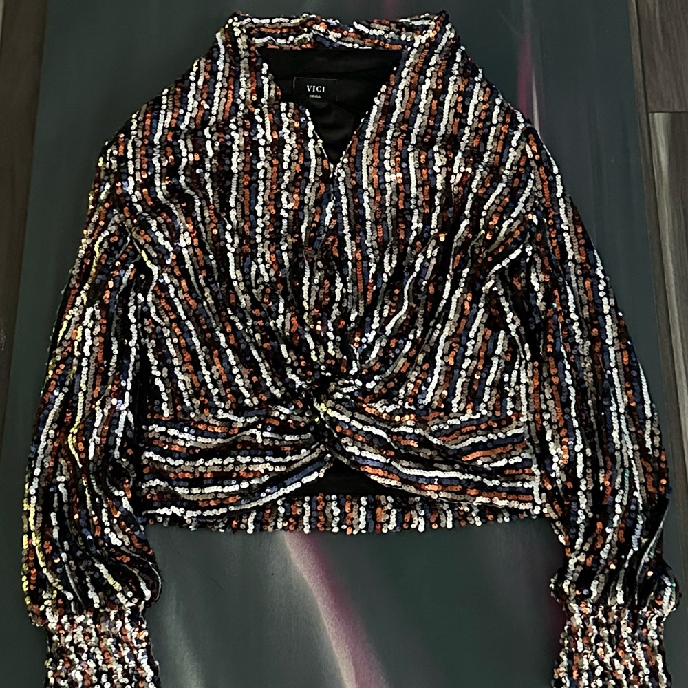 Vici Keyhole sequin top